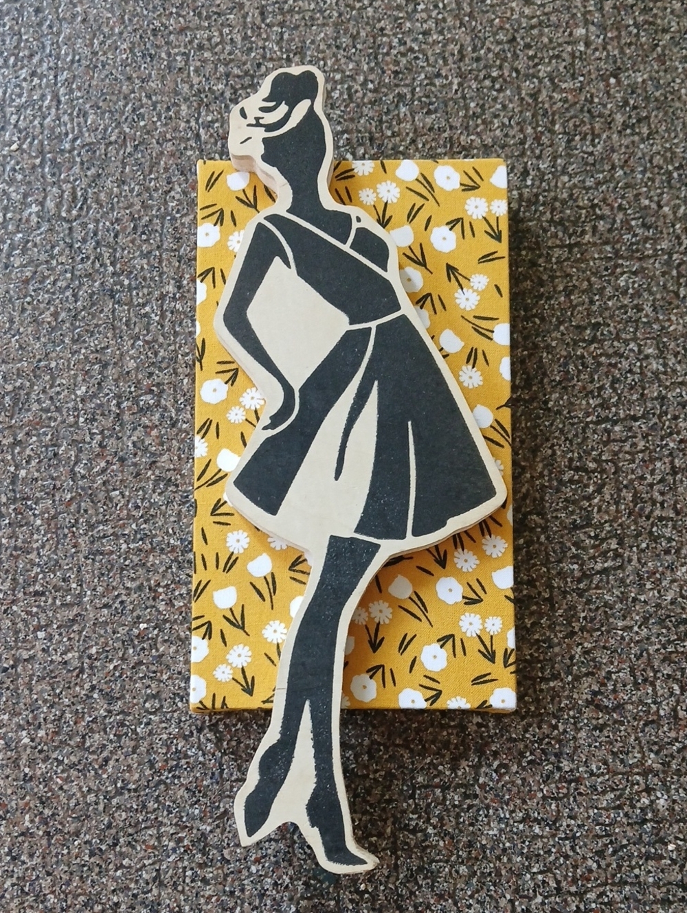 Home Decor Art Picture Wood Mounted Silhouette Style 3'D On Patterned Fabric